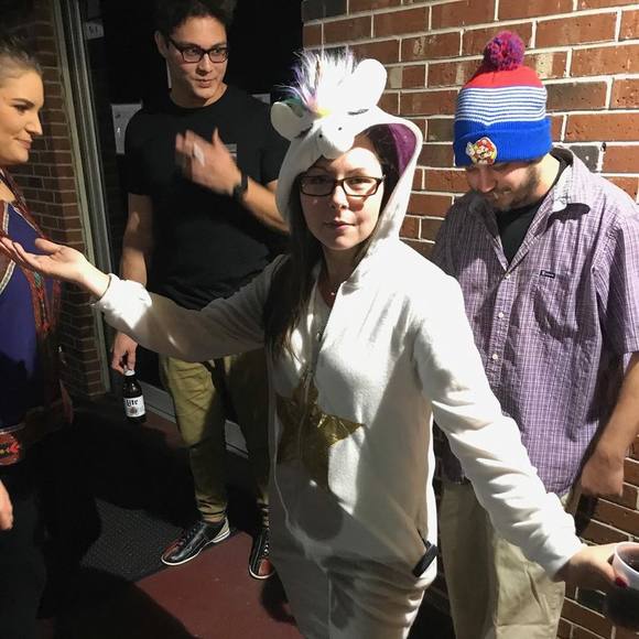 Meet your Posher, Emiry - Picture 1 of 1